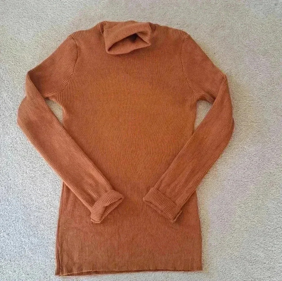 Women's Ribbed Turtleneck Sweater Size  Medium Rust Coloured Soft Fitted - Picture 8 of 9